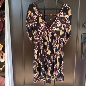 NWT Free People On The Edge Romper Black Floral Size Medium Retail $108.00 thumbnail 5