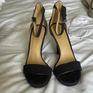 MICHAEL Michael Kors navy blue Heels with Cream Interior thumbnail 3