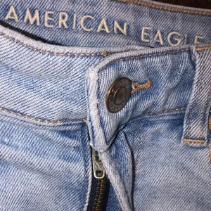 American Eagle MOM jean size 6 regular distressed with raw hem thumbnail 4