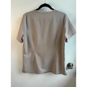 FIGS Catarina One-Pocket Scrub Top Medium‎ hospital workwear nurse layered thumbnail 3