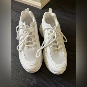 Pretty Little Thing White Athletic Sneakers thumbnail 6