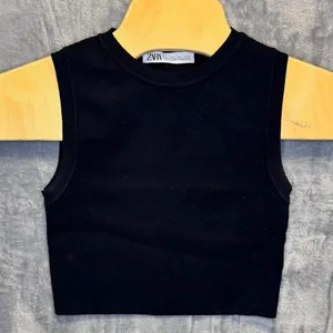 2214 | Zara Ribbed Knit Slim Fit Sleeveless Crop Tank Top Black Womens L thumbnail 1