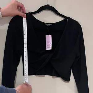 Wild Fable Black Long Sleeve Crop Twist Top NWT thumbnail 4