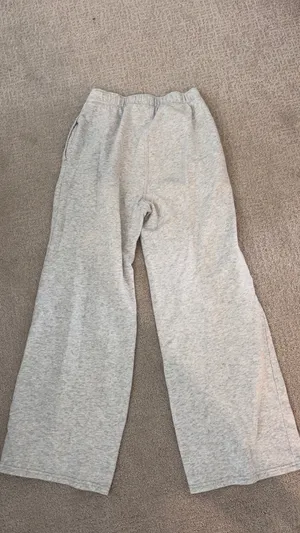 Hollister gray heather sweatpants in XS thumbnail 3