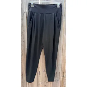 Vuori women's Lux At Ease Harem High Rise Jogger in Black Sz Small thumbnail 3