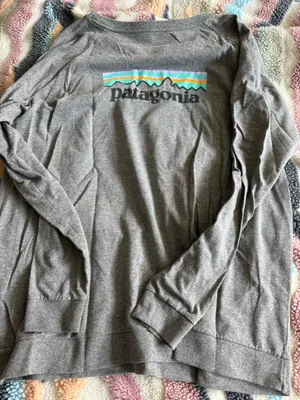 Patagonia Women’s top thumbnail 1