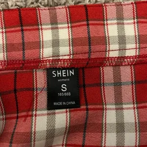 SheIn Red plaid mini skirt thumbnail 2