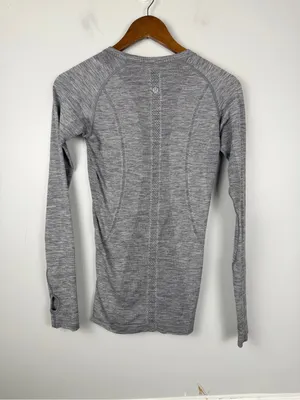 Lululemon Swiftly Tech Long Sleeve Crew size 6 in grey thumbnail 4