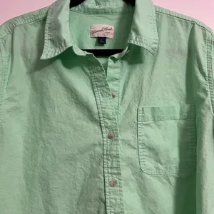 Universal Threads Light‎ Green Button-Down Cropped Shirt - Size Large thumbnail 3