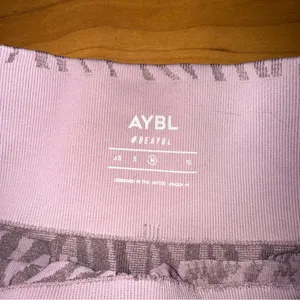 AYBL‎ Evolve Animal Seamless Shorts Mauve Lilac size Medium thumbnail 5