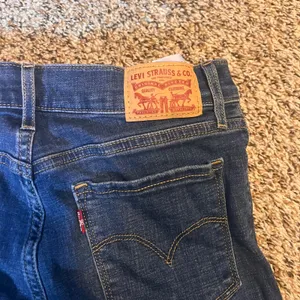 Levi's 311 Shaping‎ Skinny Jeans Dark Wash Women's Size 26 thumbnail 8