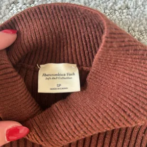 Abercrombie & Fitch Ribbed Long-Sleeve Sweater Dress in Rust thumbnail 2
