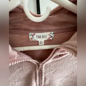 BNWT Pink Rose 3/4 zip shirt size medium thumbnail 2