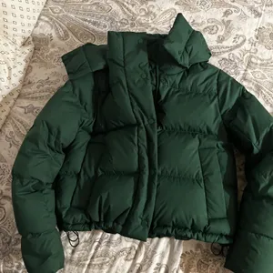 Lululemon Wunder Puff Cropped Jacket Everglades Green Size 2 thumbnail 1