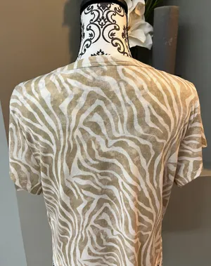 Tan & beige animal print size XL short sleeve top thumbnail 6