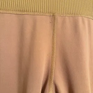 Vuori Rib Studio Leggings in the Dark Golden (Mustard)‎ Workout Gym Small thumbnail 5