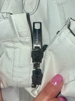 Authentic Burberry Brit White Jacket Women’s Size Large. Nova Check Lining with Detachable Hood. EUC. Only worn a handful of times, very minor wear. Smoke/Pet Free Home. Recently professionally dry-cleaned. thumbnail 11
