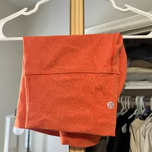 Lululemon Wunder Train High Rise Short 8" - size 6 thumbnail 3