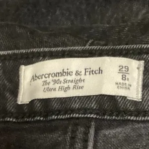 Abercrombie & Fitch The 90's Straight Black High Rise Distressed Denim Jeans 8 thumbnail 4