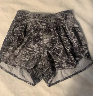 Lululemon Shorts thumbnail 1