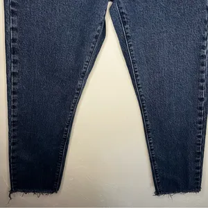Levis Premiums Wedgie Washed Black‎ Raw Hem Crop Denim Jeans thumbnail 6