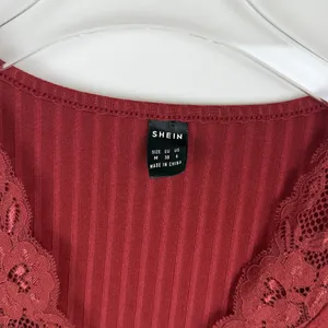 Shein Maroon Lace Panel Rib Knit V-neck Short Sleeve Stretchy T-shirt Top Sz M thumbnail 4