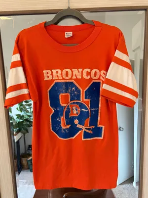 vintage orange Denver Broncos t-shirt classic retro helmet graphic size Medium thumbnail 1
