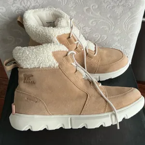 SOREL fleece lined booties NEW 🔥🔥 thumbnail 1
