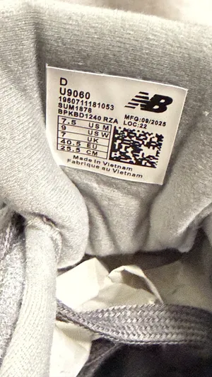 New Balance 9060 Sneakers Shoes Size Women’s 9. Men’s 7.5 thumbnail 7