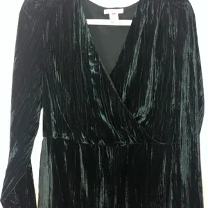 Crushed velvet green holiday dress criss cross detail H&M women’s size 10. thumbnail 11