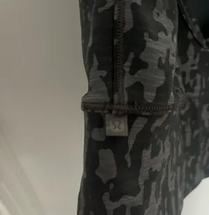 black camo lululemon tank top/bra thumbnail 3