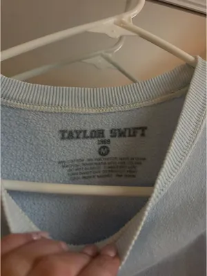 Taylor Swift 1989 Crewneck thumbnail 2