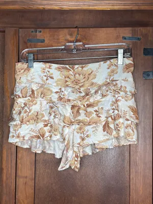 Free People Days Gone By Tiered Shorts Ivory Tan Floral Medium Ruffle Boho thumbnail 3