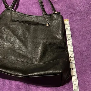 Liz Claiborne black handbag with lots of pockets and cute lock accent EUC thumbnail 4