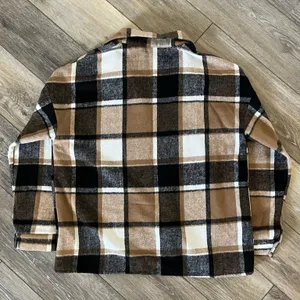 SHEIN Brown and Black Plaid Women’s Shacket thumbnail 4