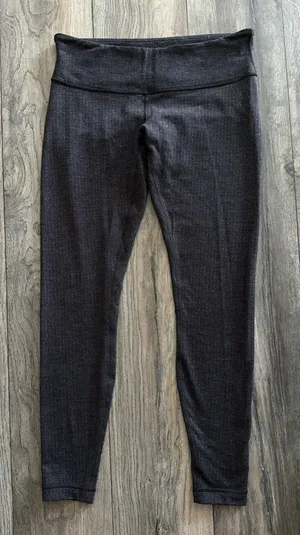 Lululemon 28” Wunder Under HR Gray Textured Knit Size 10 High Rise‎ Women’s thumbnail 1