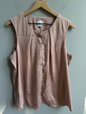 Cabi NWOT Bloom Button Up Blouse Fawn Tan Size Large Style 3603 Sleeveless Satin thumbnail 3