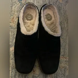 UGG Australia Shoreham Clog Women’s 7 Black Suede Sheepskin‎ Slipper Shoe Mule thumbnail 6