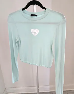 ​Forever 21 Small Mint Green Baby Girl Heart Graphic Crop Top Long Sleeve thumbnail 1