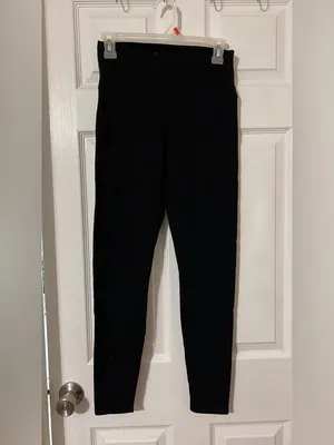 Everyday High-Rise Black Leggings - Sleek Support thumbnail 2