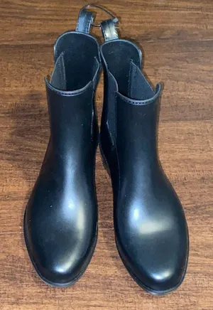 A New Day Sleek Black Ankle Boots Size 7 thumbnail 1
