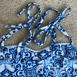 NWOT Blue and White Print Sleeveless Maxi Dress in Women's Medium thumbnail 6