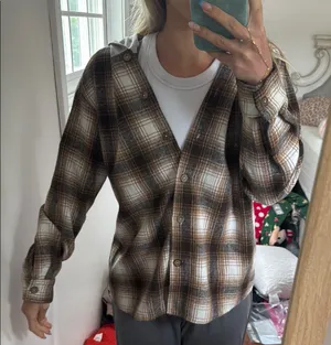 Brown Plaid Button thumbnail 1