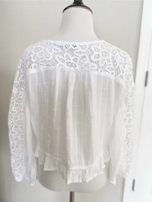NWT American Eagle White V-Neck Lace Tie-Front Cropped Blouse Size Medium thumbnail 5