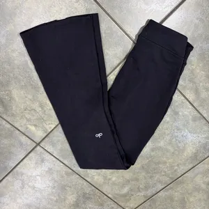 ALO YOGA Black High-Waist Flutter Legging XS Front Split Bootcut Outdoor Casual thumbnail 8
