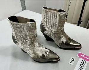 Womans Excellent Cape Robbin Kelsey Pull On Cowboy Ankle Boots 6 M Champagne thumbnail 1