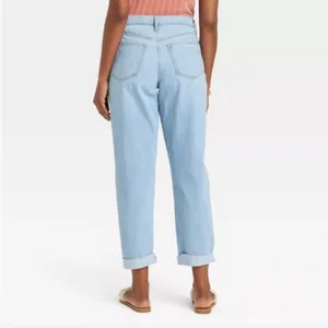 Universal Threads NWT Mid-Rise Boyfriend Jeans Size 12 thumbnail 2