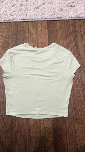 Alo Green Alosoft Short Sleeve Round Neck Crop Finesse Top thumbnail 4