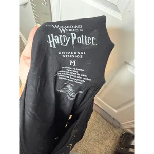 Wizarding World of Harry Potter Universival Studios Hogwarts Shirt Gold Black M thumbnail 3