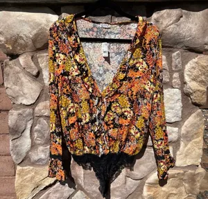 Free People Heatwave Floral Bodysuit Size Medium Boho Ruffle Bell Sleeve NWT thumbnail 2